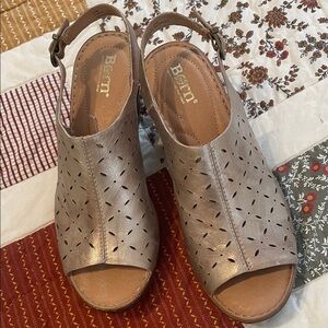 Born Women's Metallic Tan Slingback Sandals in size 8.5 with 3” chunk heel